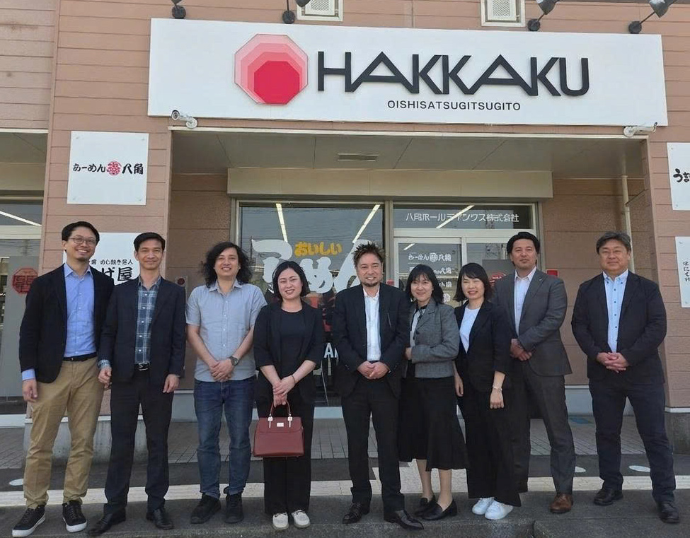 兵庫県内でラーメン・お好み焼きなどの飲食店外観。