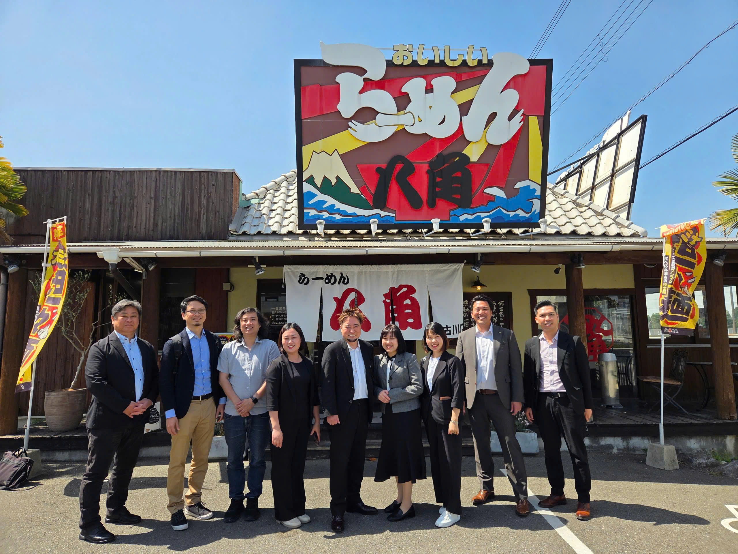 外国人スタッフも各店舗の運営を支えている。